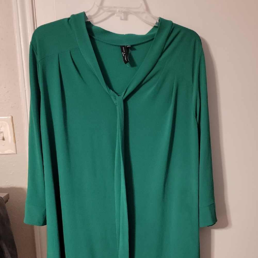 Elegant Green Women's Blouse